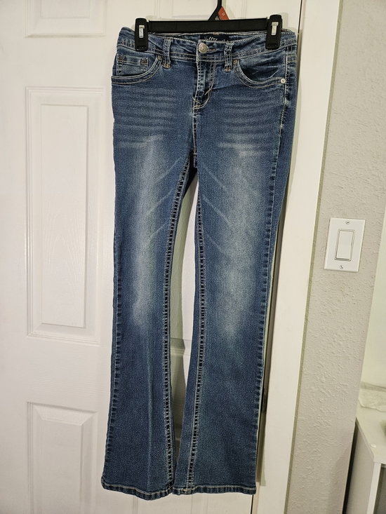 Wallflower Denim - WallFlower Junior's Bootcut Mid-Rise Insta Stretch Jeans